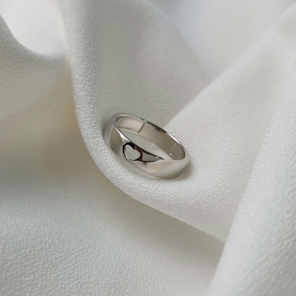 Anel Meia Aliança Coração Vazado