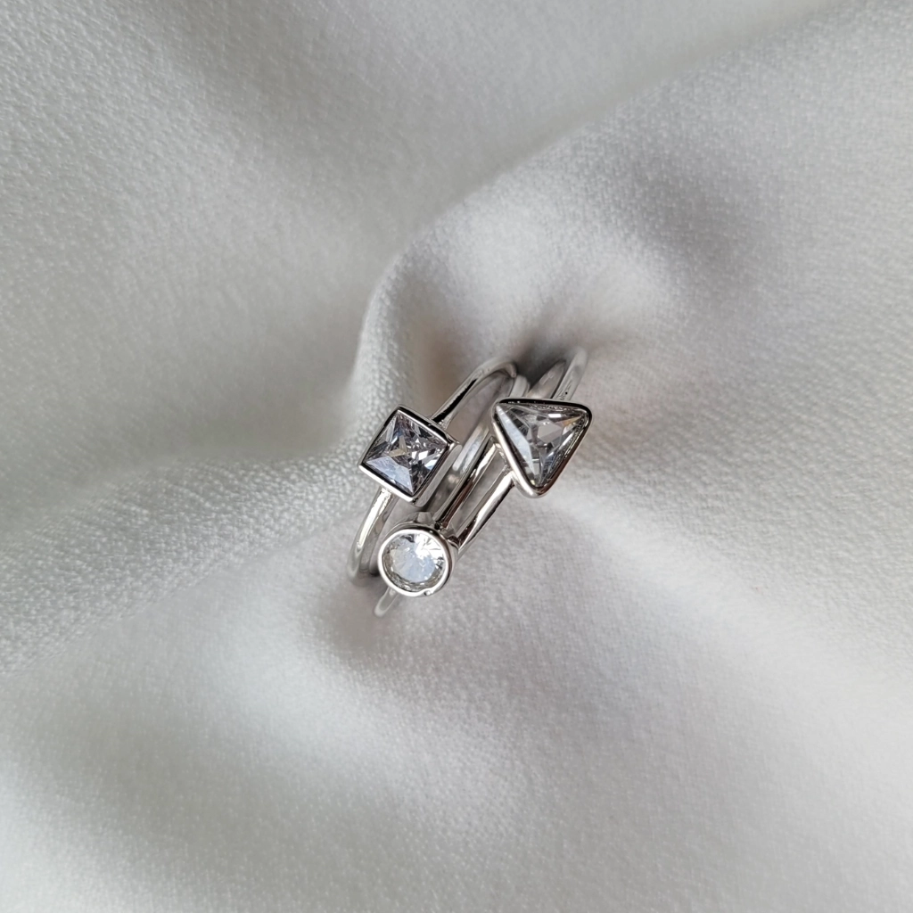 Trio de Anéis Minimalistas Inglesa Cristal