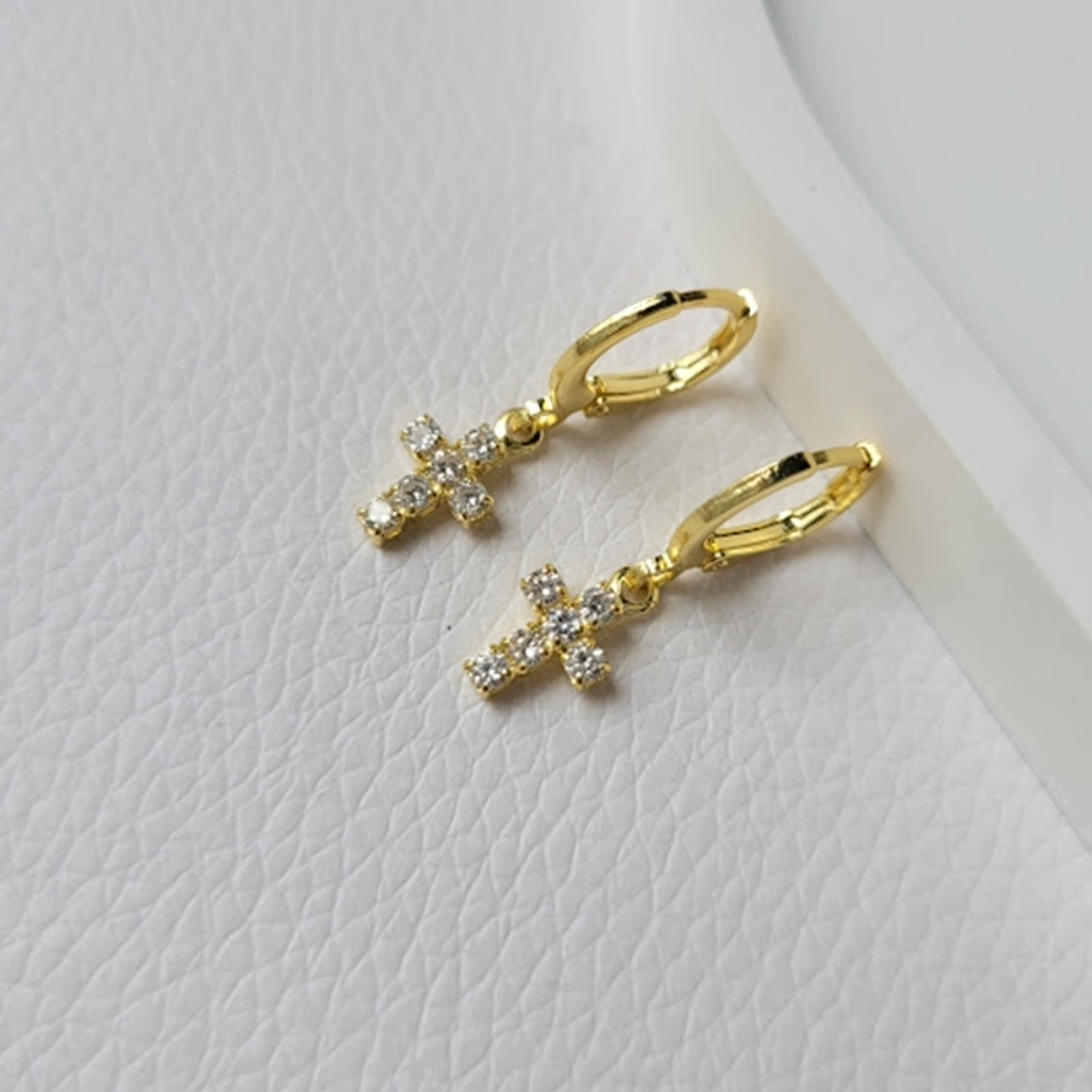 Argola Cruz Cravejada Cristal