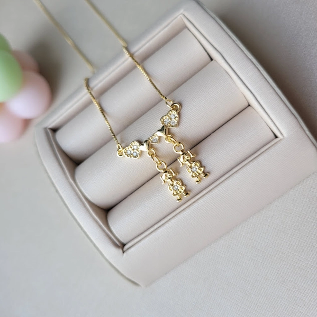 Colar Corações com Pingente Filhas Cristais