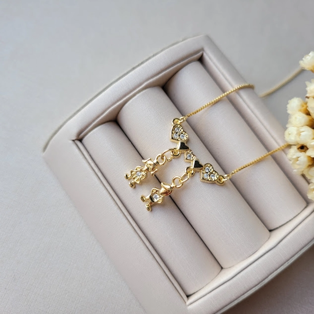 Colar Corações com Pingente Filhos (Casal) Cristais