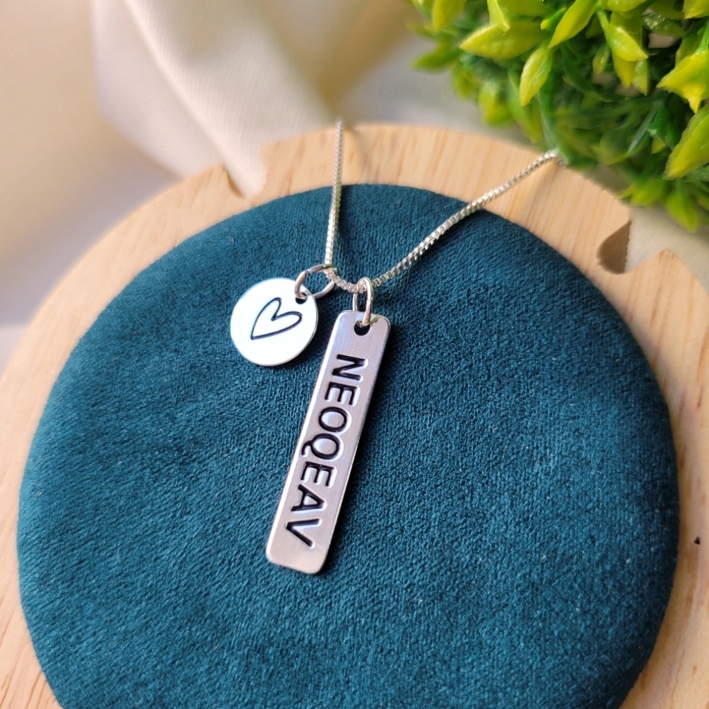 Colar Círculo Coração e Plaquinha