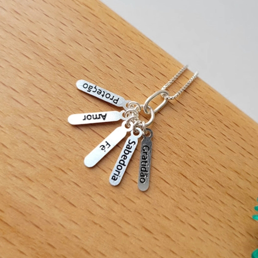 Colar Plaquinhas com Mensagens