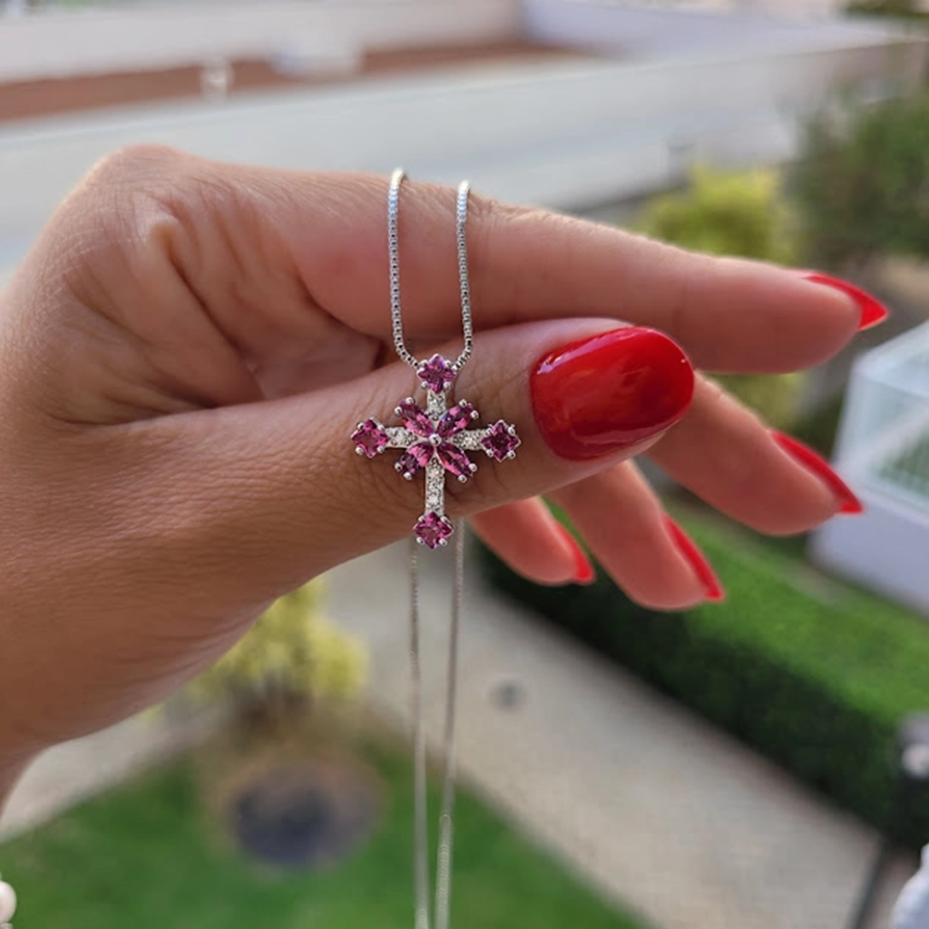 Colar Crucifixo Lilás