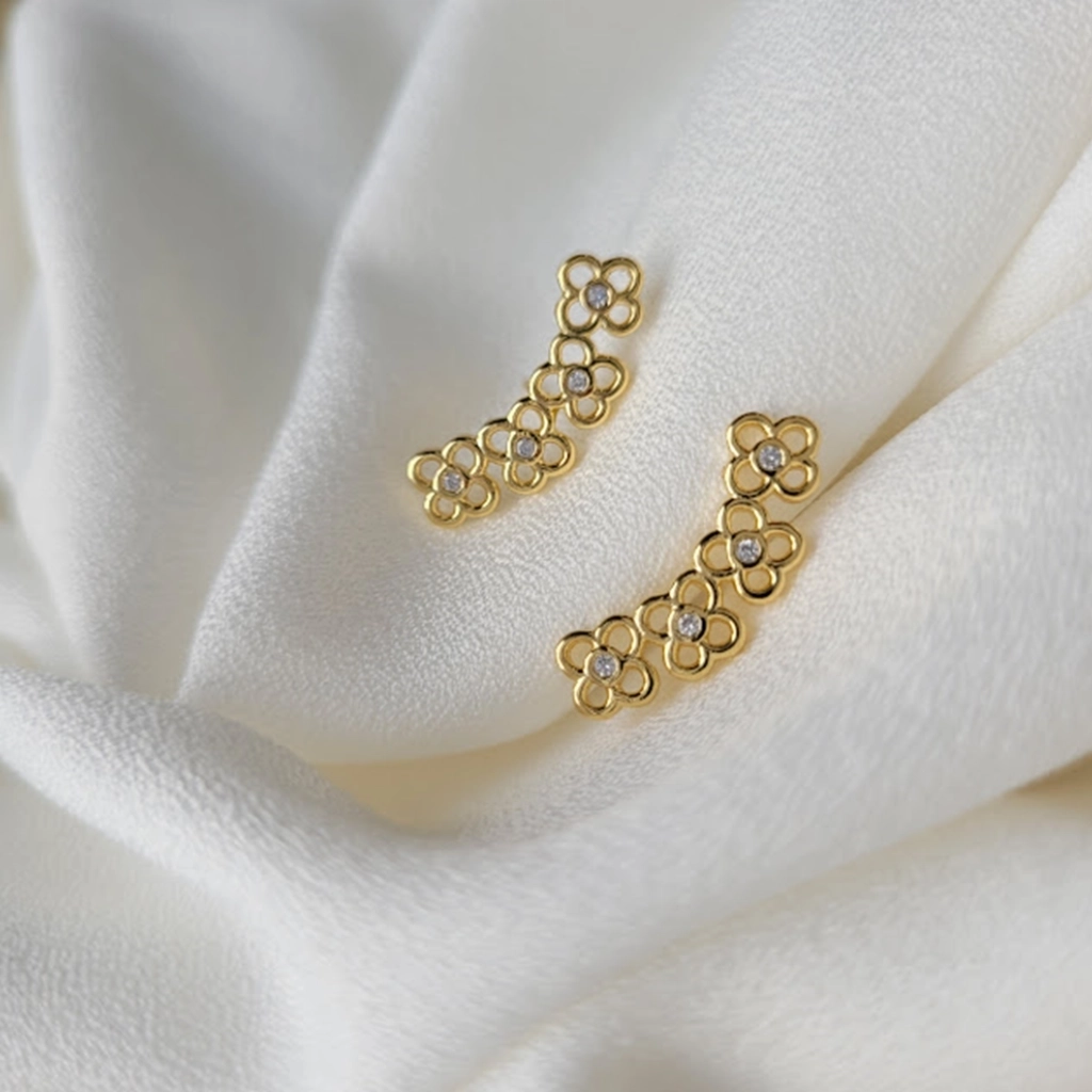 Ear Cuff Flores com Micro Zircônia Cristal