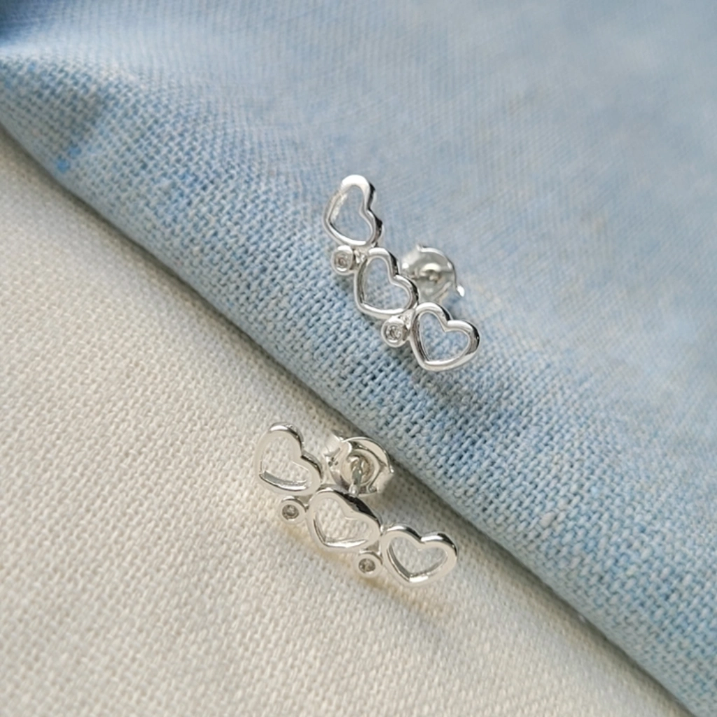 Ear Cuff 3 Corações Cristal