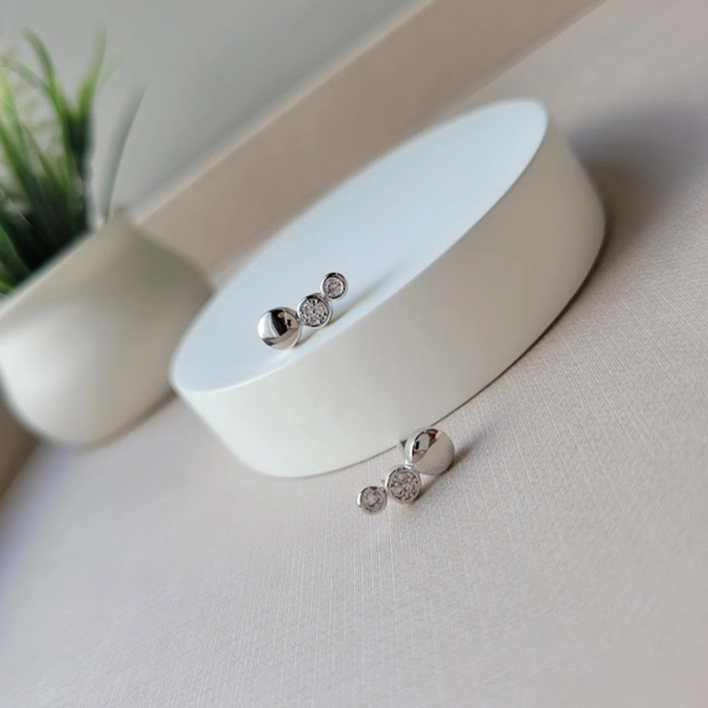 Ear Cuff Trio de Círculos Cristais