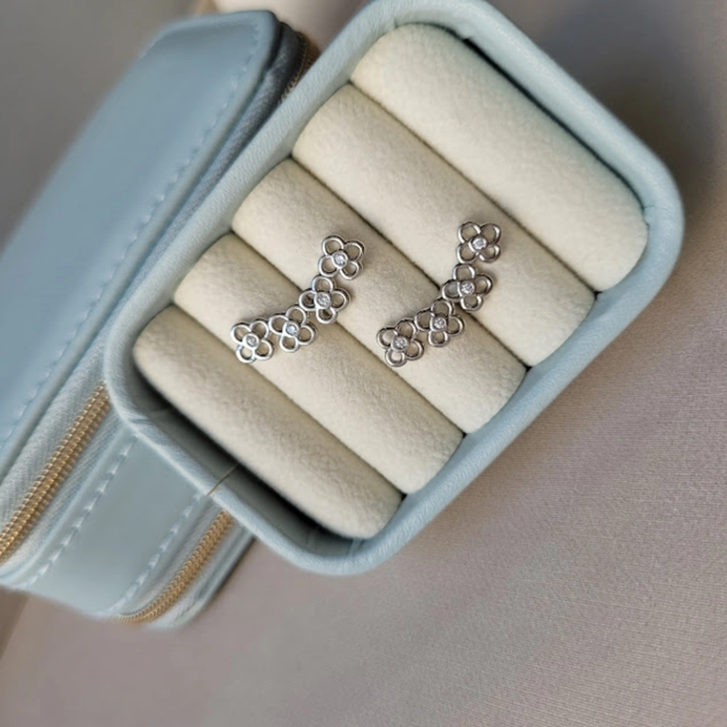 Ear Cuff Flores com Micro Zircônia Cristal