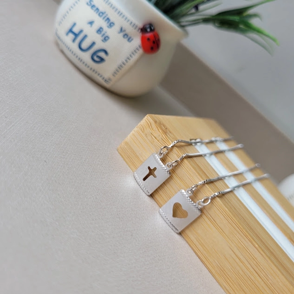 Escapulário Plaquinhas Coração e Cruz