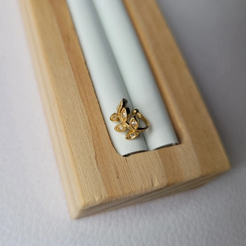 Piercing Fake Folha Cristal