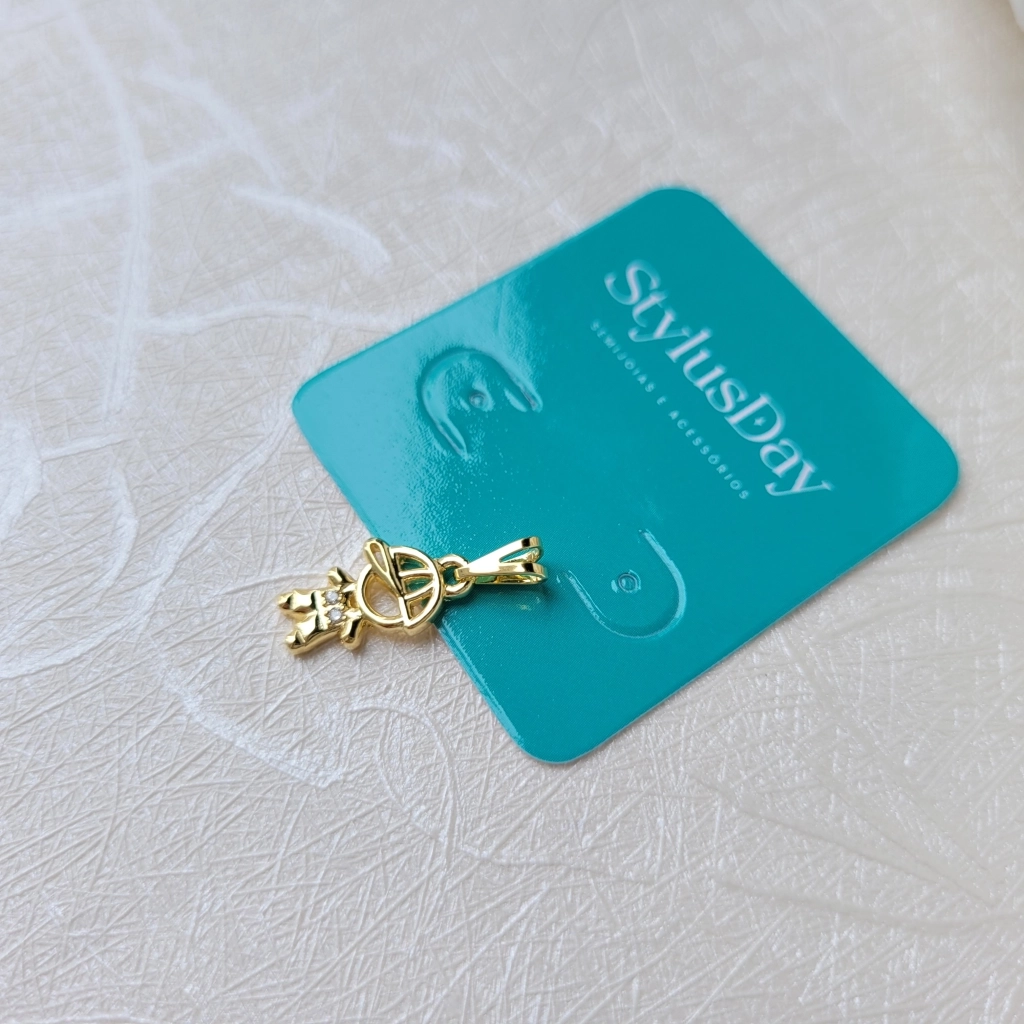 Pingente Menino com Micro Zircônias Cristais