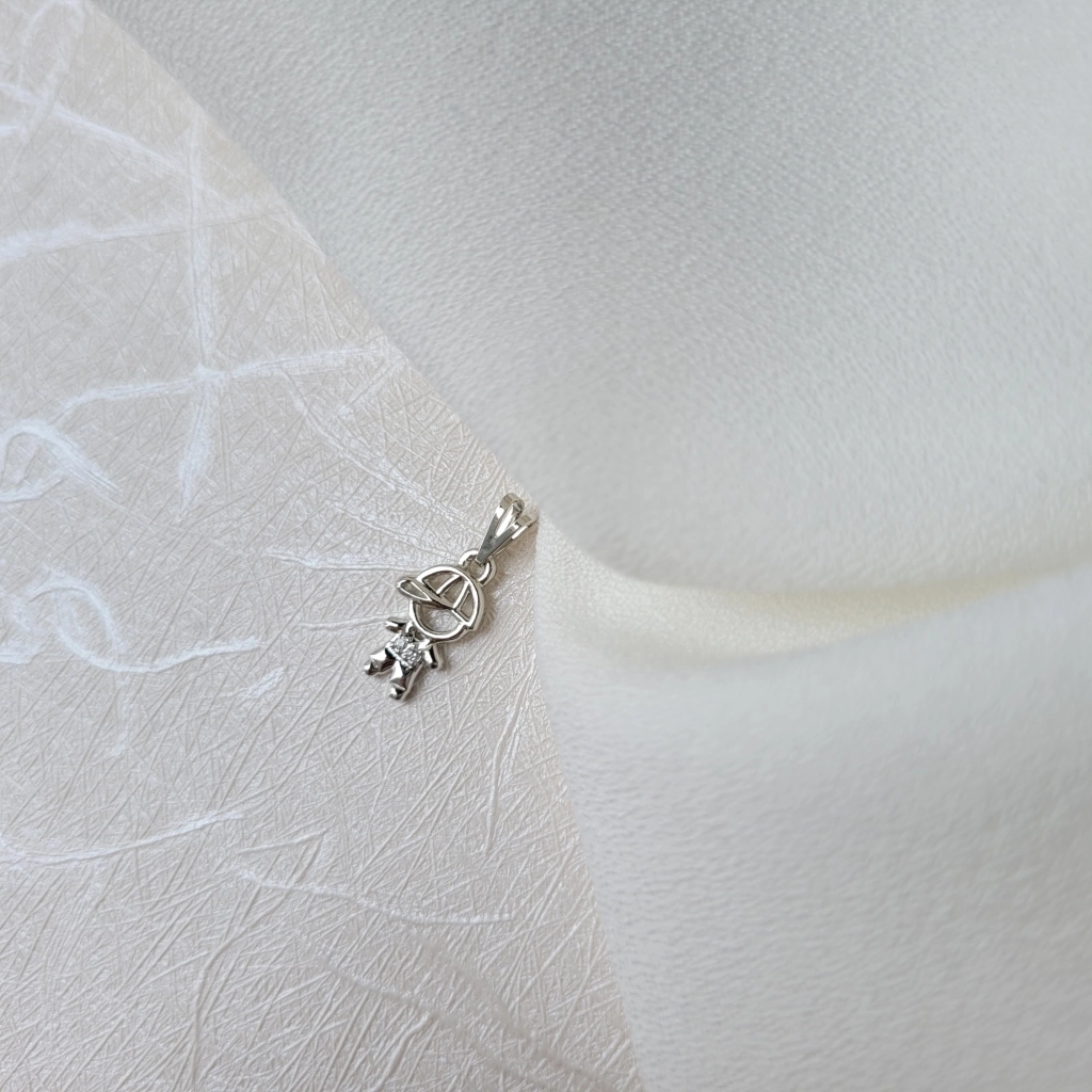 Pingente Menino com Micro Zircônias Cristais