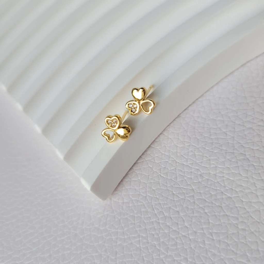 Brinco Trevo Coração Cristal