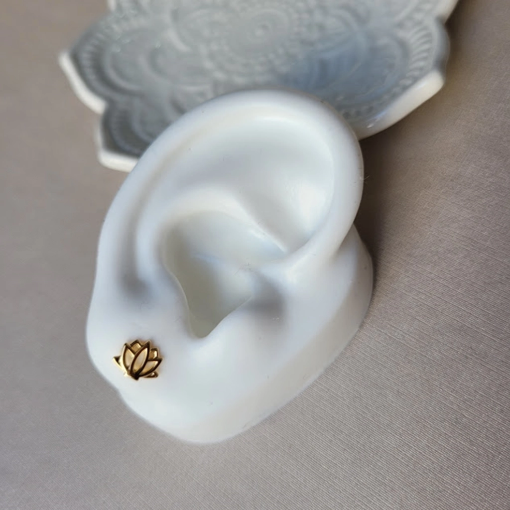 Brinco Flor de Lótus Vazada