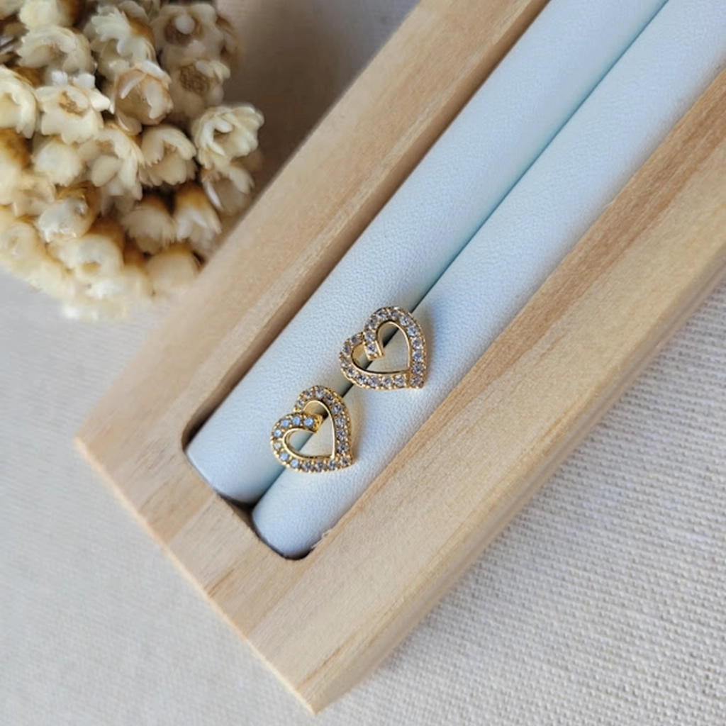 Brinco Coração Cravejado Cristal