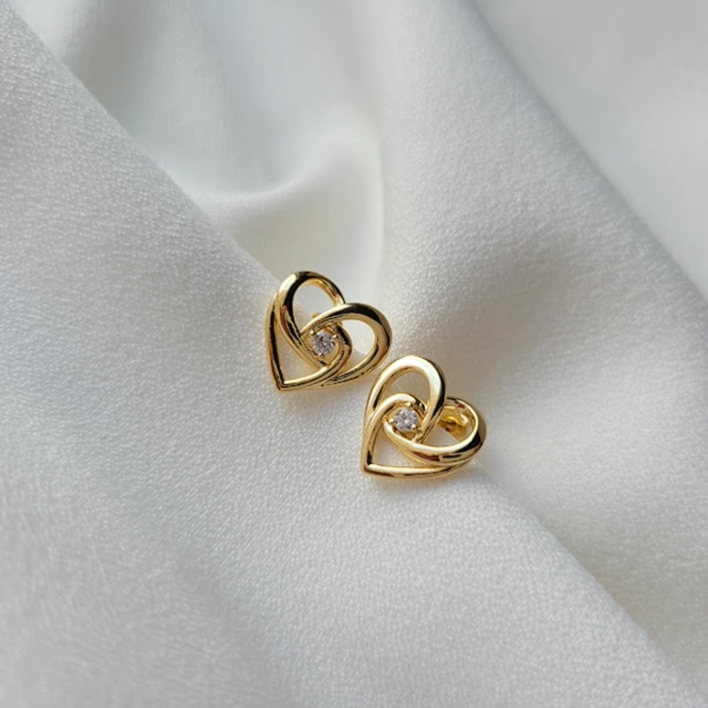 Brinco Coração Trançado e Ponto de Luz