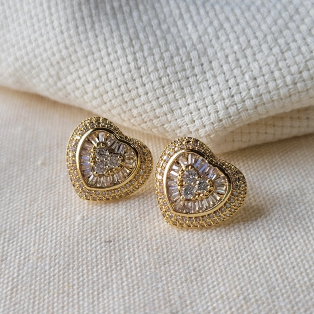 Brinco Coração Cravejado Cristal