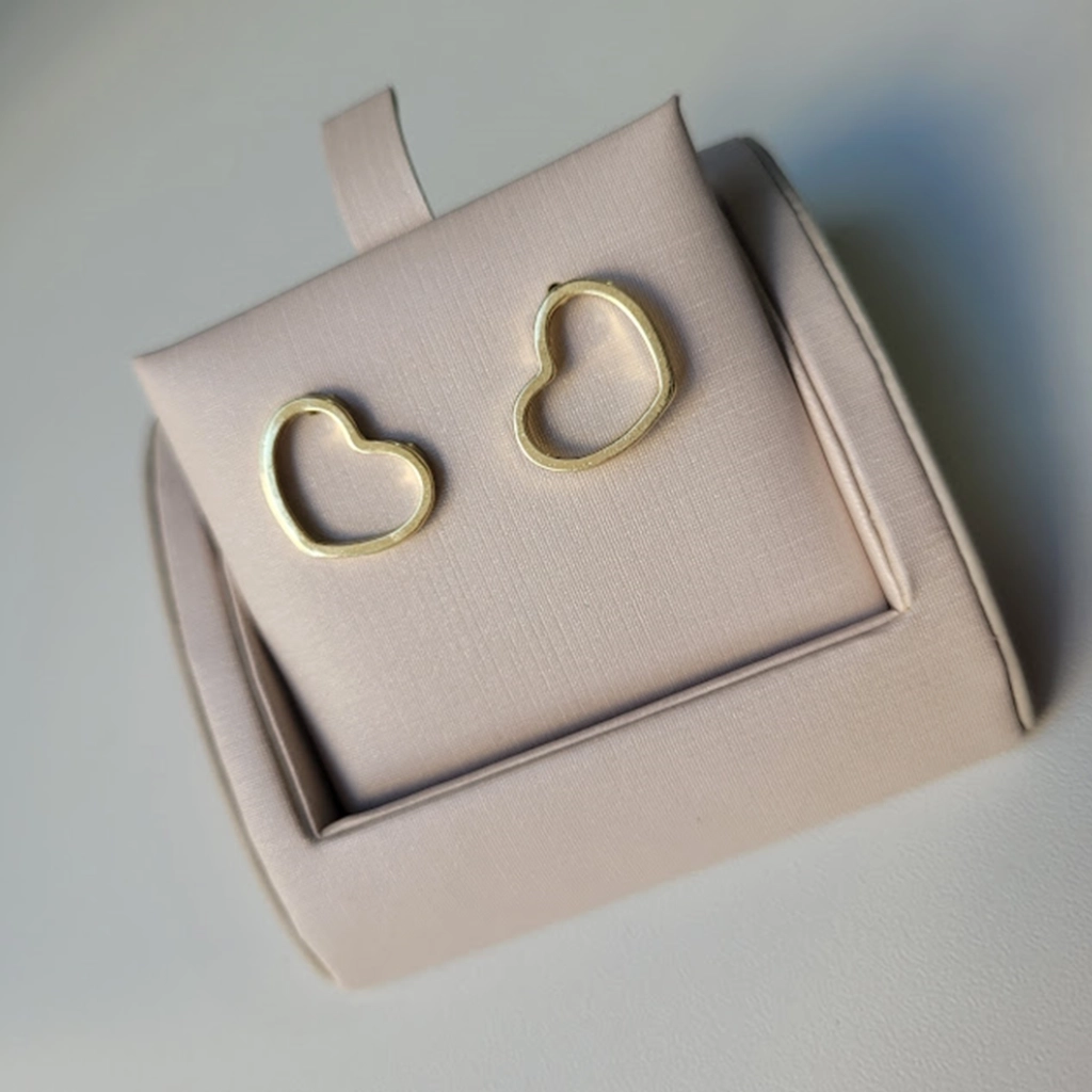 Brinco Coração Liso Vazado