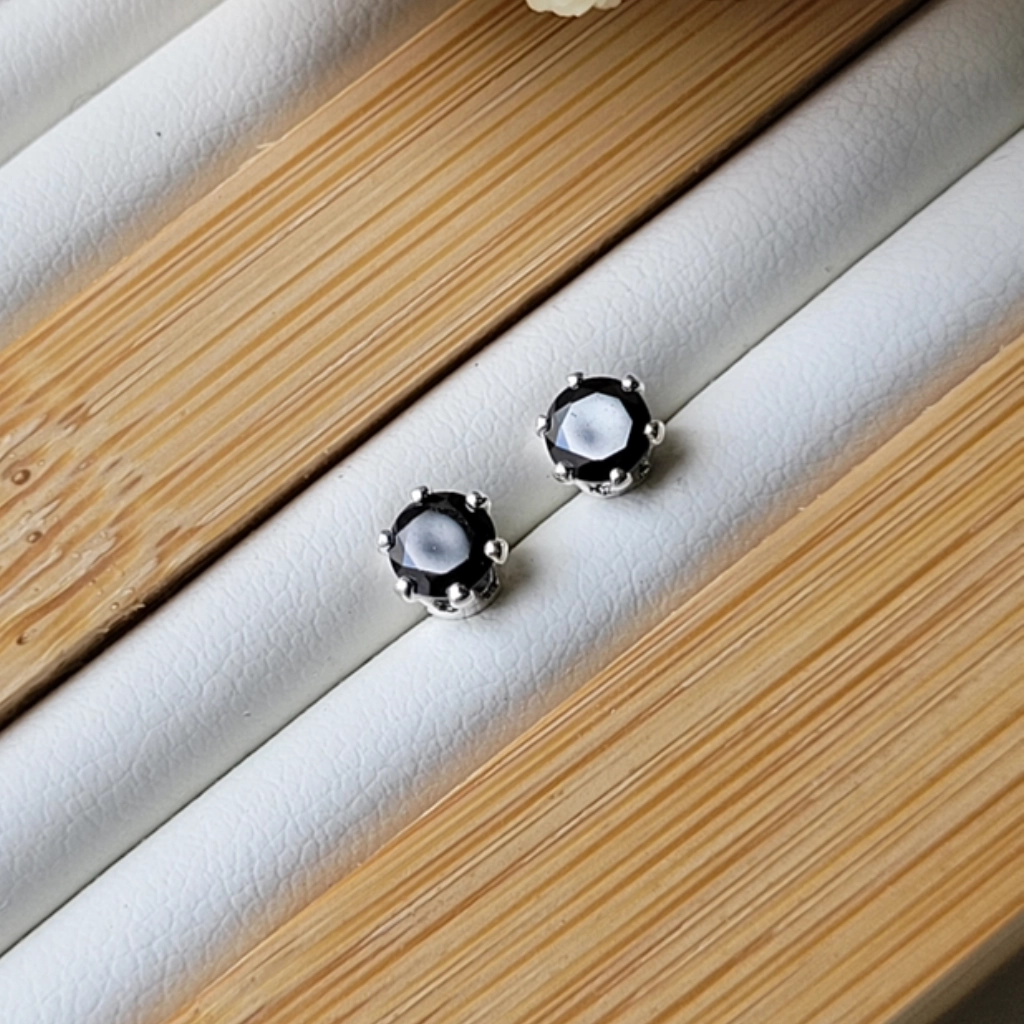 Brinco Ponto de Luz Negra