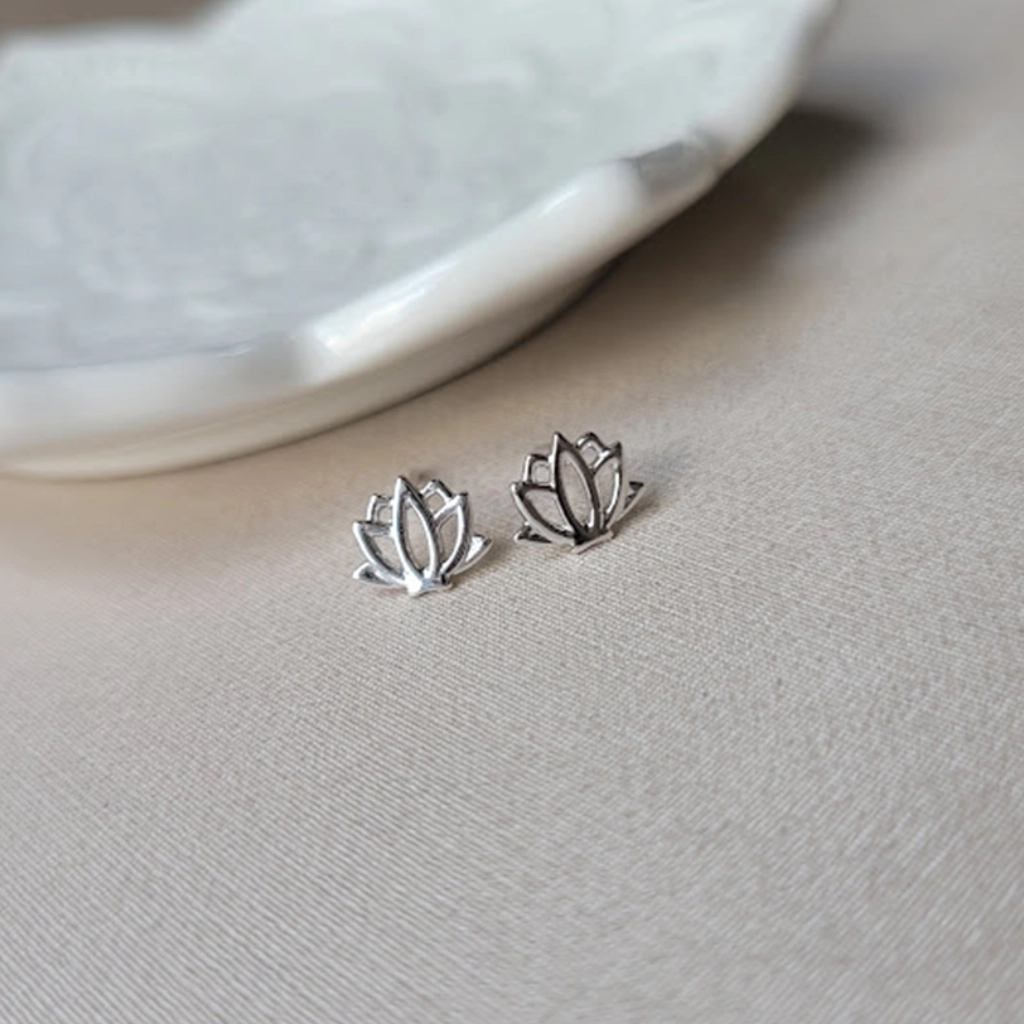 Brinco Flor de Lótus Vazada