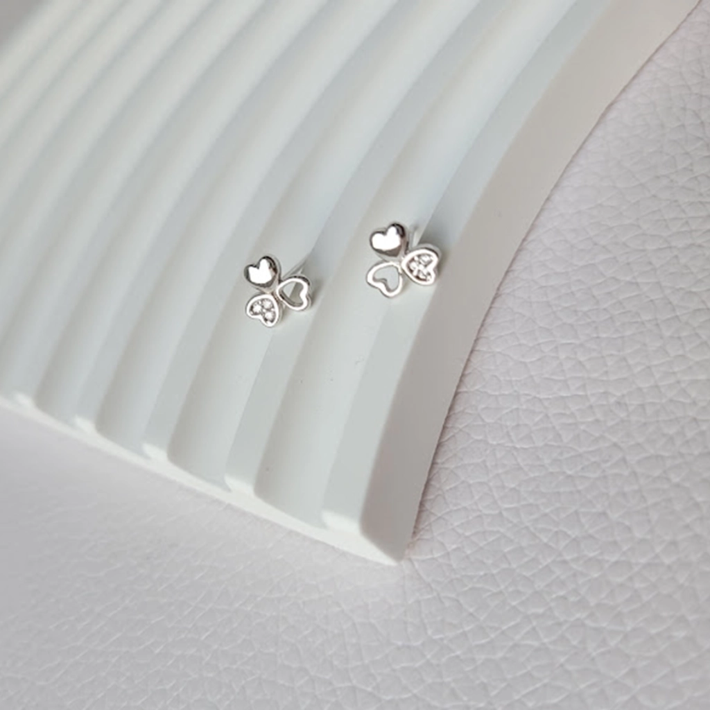 Brinco Trevo Coração Cristal