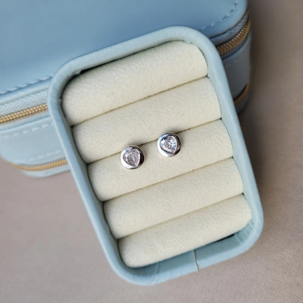 Brinco Círculo com Coração Cristal